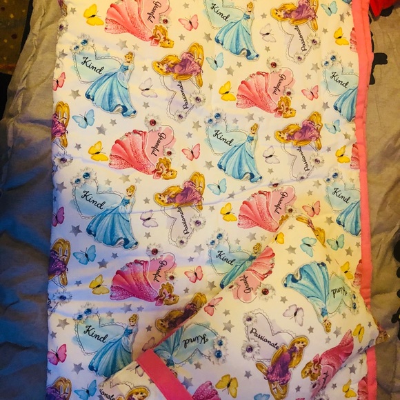 Child blanket and pillow - Picture 6 of 8